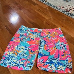 Lilly Pulitzer Excellent condition size 10 chipper shorts